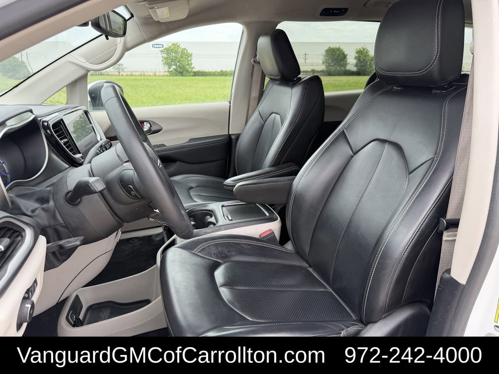 Used 2023 Chrysler Pacifica Touring-L FWD image 28