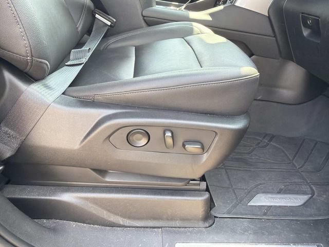 Used 2023 Chevrolet Suburban Z71 w/ Luxury Package AWD/4WD image 16