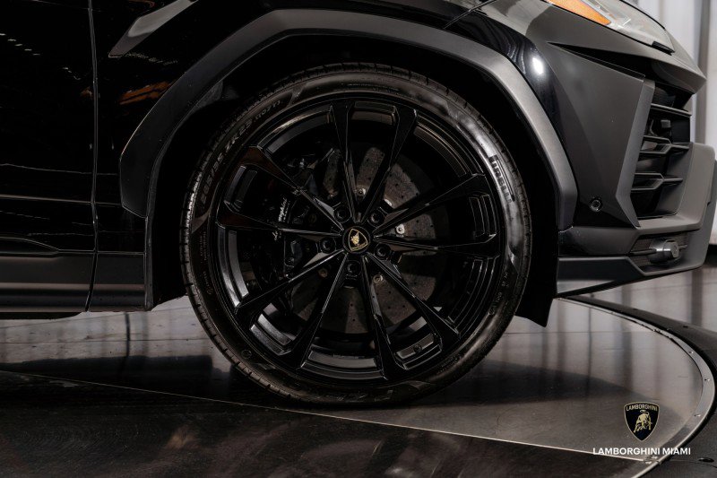 Used 2021 Lamborghini Urus image 23
