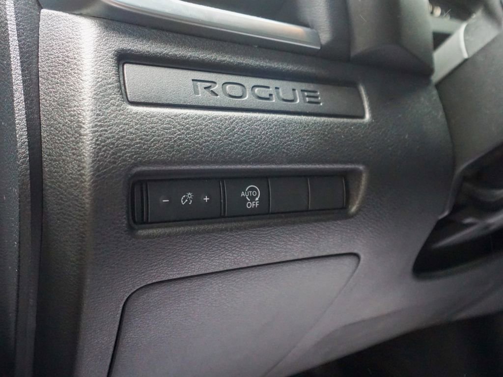 Used 2023 Nissan Rogue S image 16