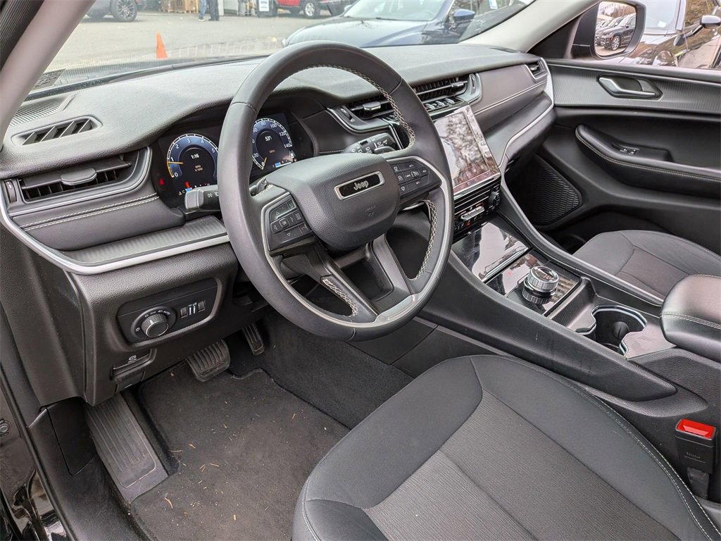 Used 2023 Jeep Grand Cherokee L Laredo image 13