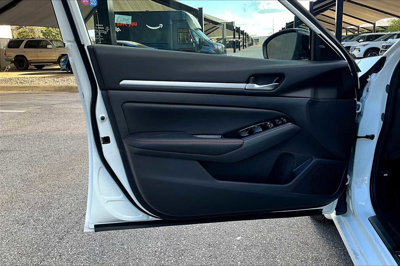 New 2025 Nissan Altima 2.5 SR image 13