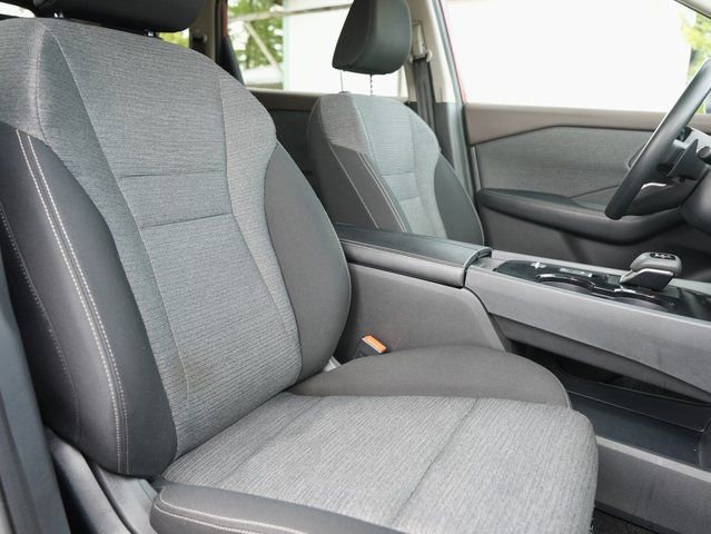 Used 2023 Nissan Rogue SV image 9