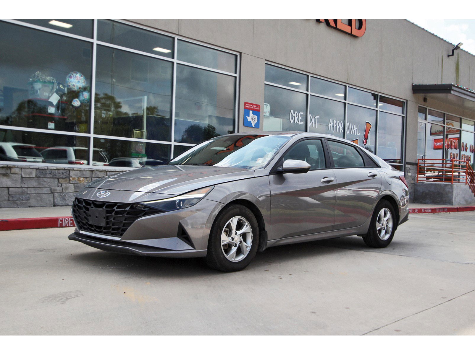 Used 2023 Hyundai Elantra SE image 1