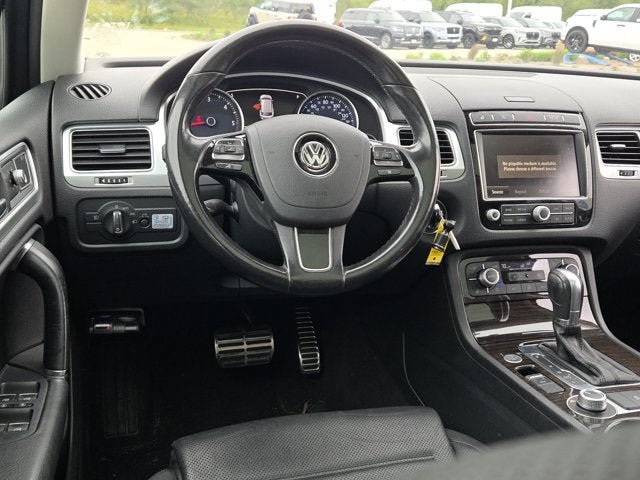 Used 2016 Volkswagen Touareg Sport AWD/4WD image 11