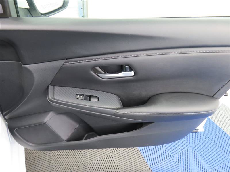 Used 2025 Nissan Sentra SV FWD image 31