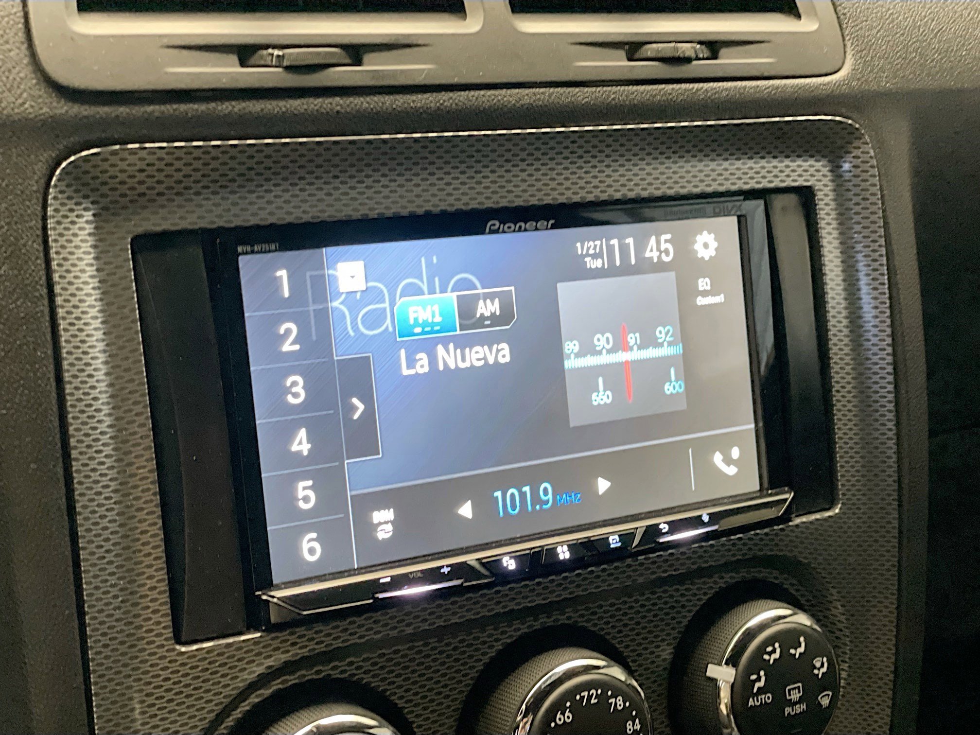 Used 2014 Dodge Challenger R/T w/ Blacktop Package image 10