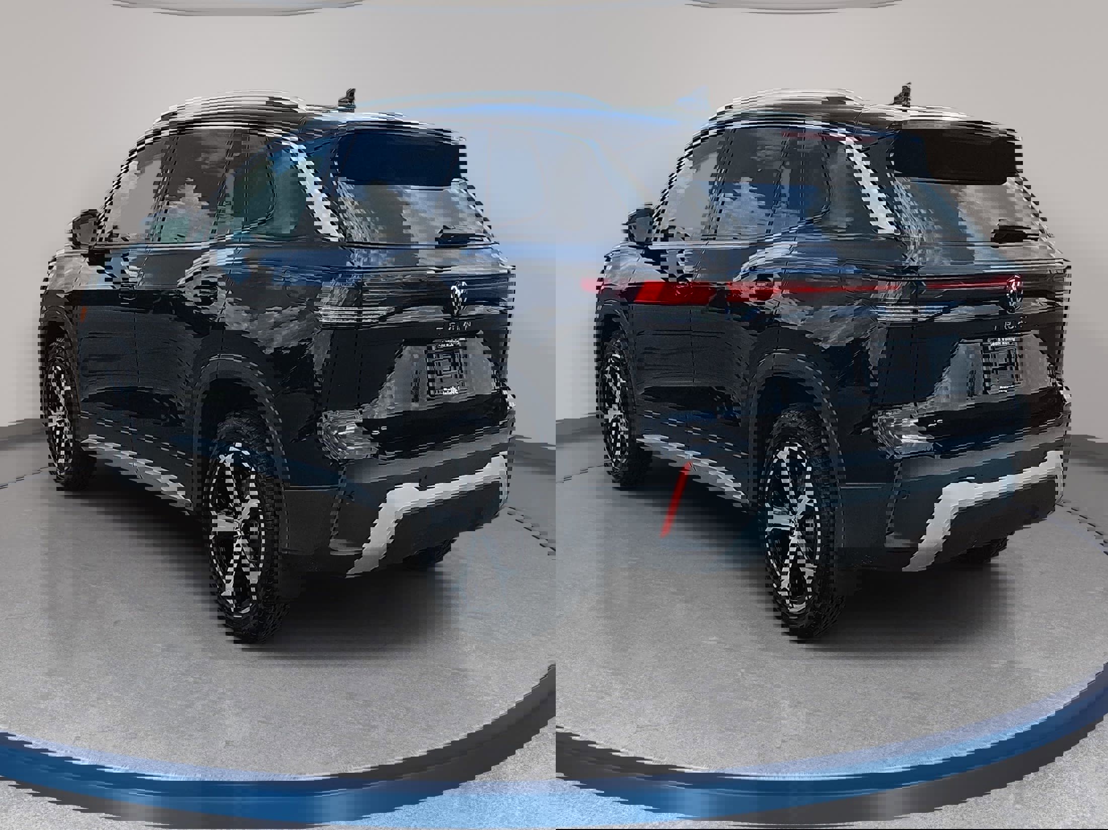 Used 2025 Volkswagen Tiguan SE image 7