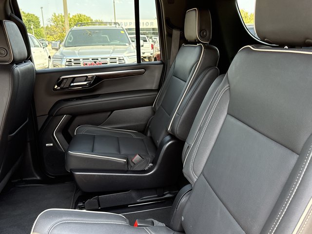 Used 2025 Chevrolet Suburban Premier AWD/4WD image 5