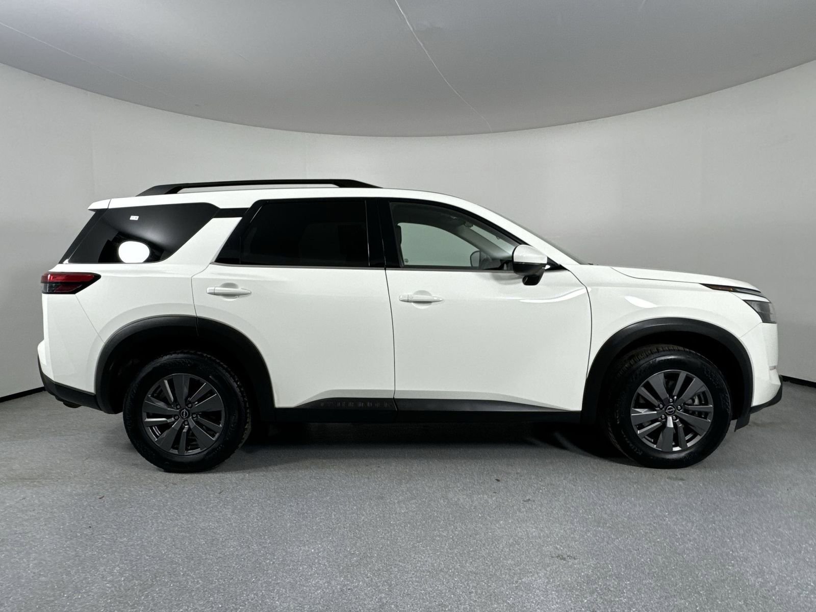 Certified 2025 Nissan Pathfinder SV image 38