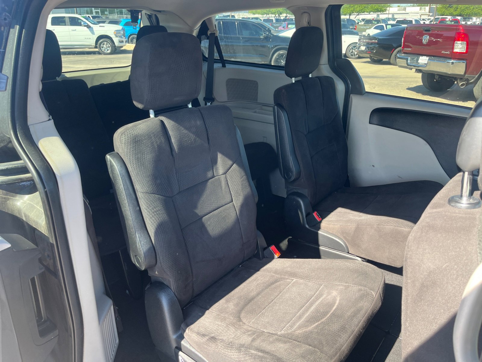 Used 2012 Dodge Grand Caravan SXT FWD image 18