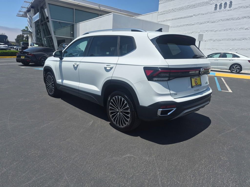 Used 2025 Volkswagen Taos SE FWD image 5