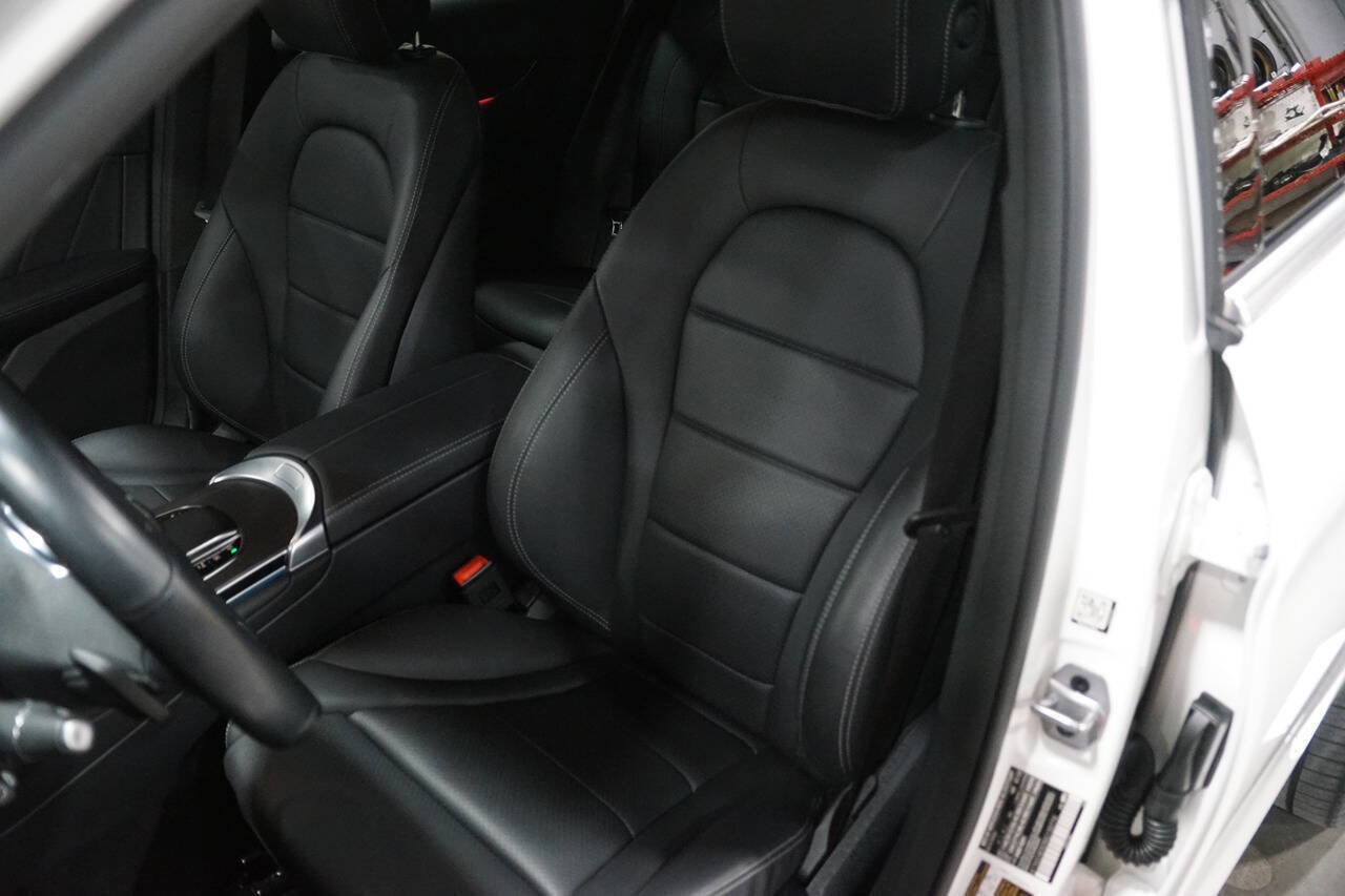 Used 2022 Mercedes-Benz GLC 300 4MATIC image 22