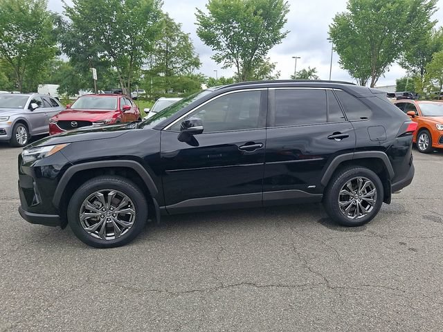 Certified 2022 Toyota RAV4 XLE Premium AWD/4WD image 9
