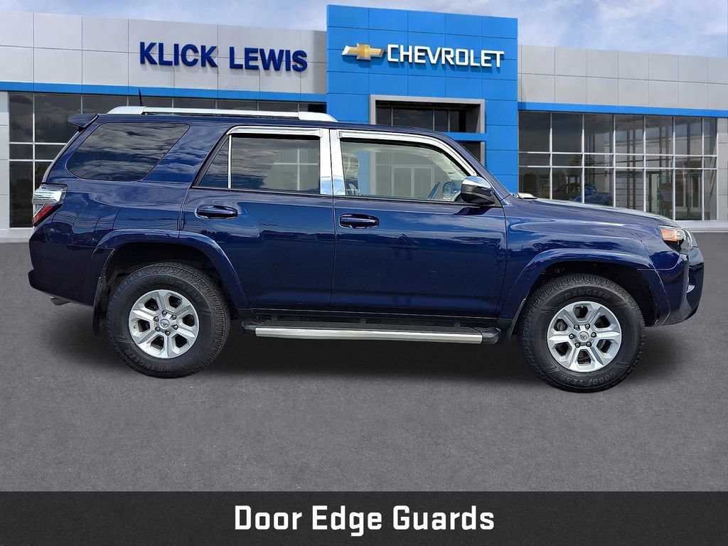 Used 2018 Toyota 4Runner SR5 AWD/4WD image 9