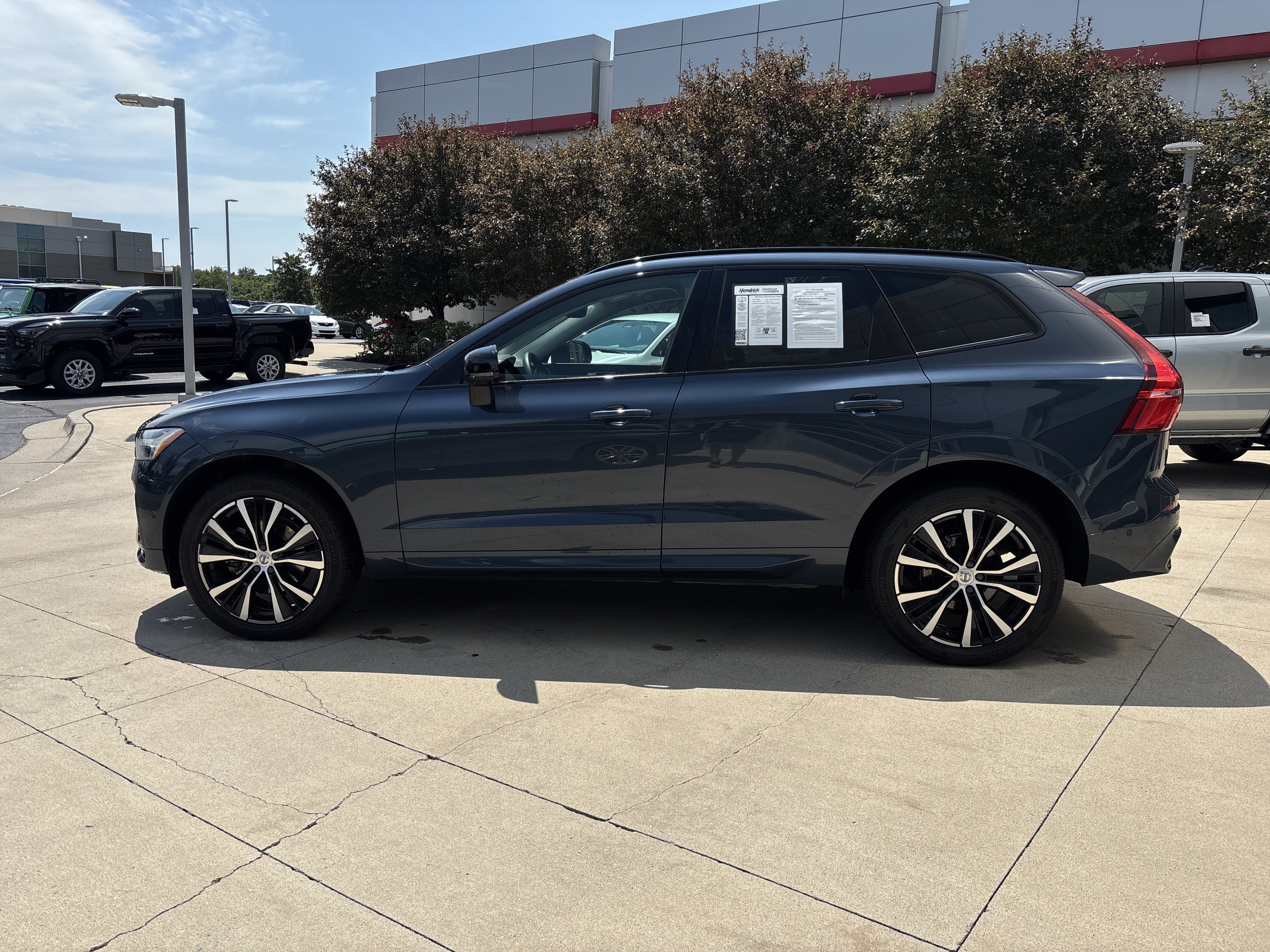 Used 2024 Volvo XC60 B5 Plus AWD/4WD image 9