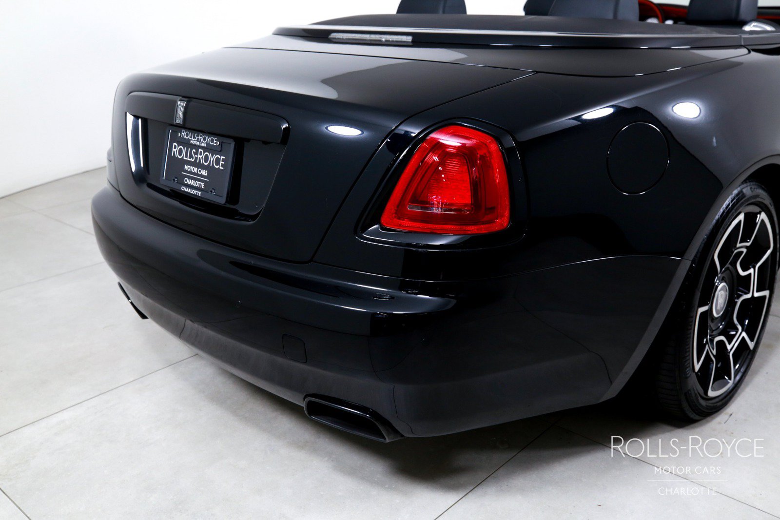 Used 2019 Rolls-Royce Dawn RWD image 39