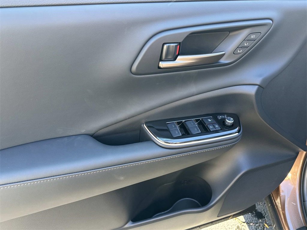 New 2026 Toyota Crown Platinum image 15