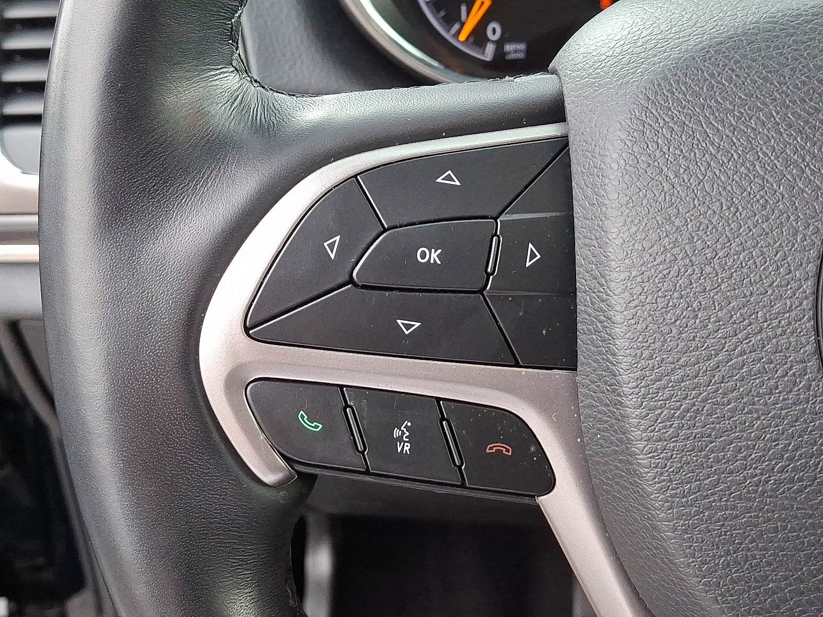 Used 2022 Jeep Grand Cherokee Limited image 23