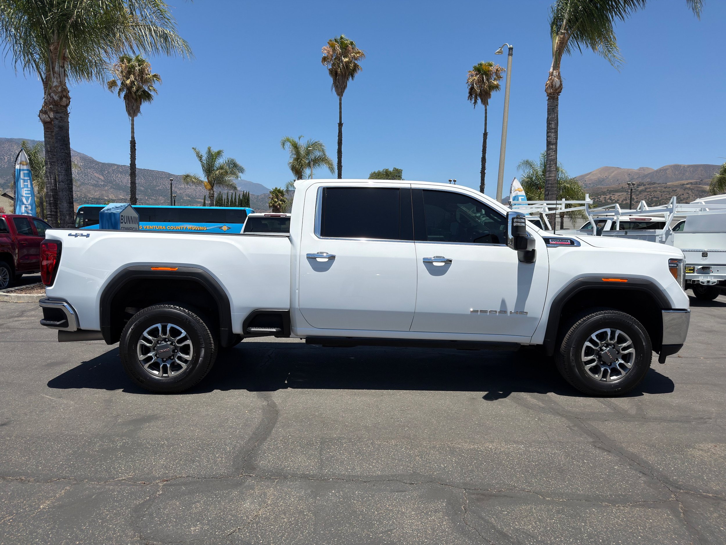 Used 2023 GMC Sierra 2500 SLT w/ SLT Preferred Package AWD/4WD image 9