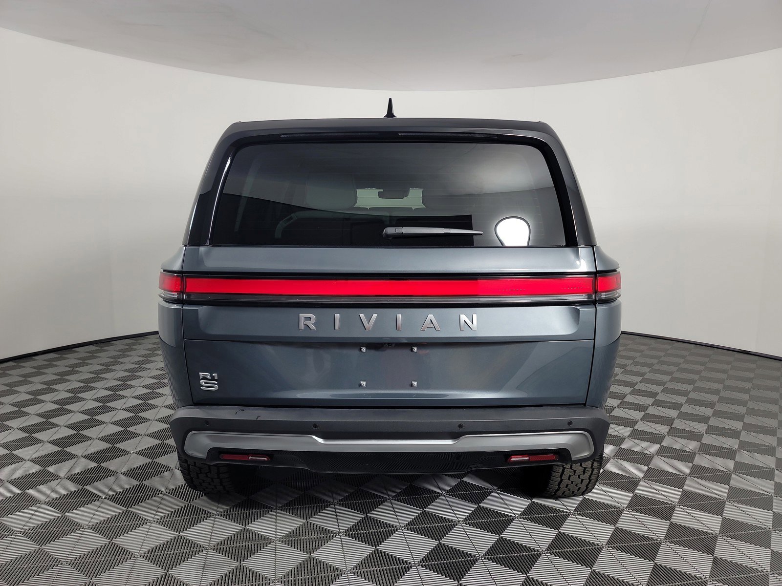 Used 2024 Rivian R1S Adventure AWD/4WD image 4