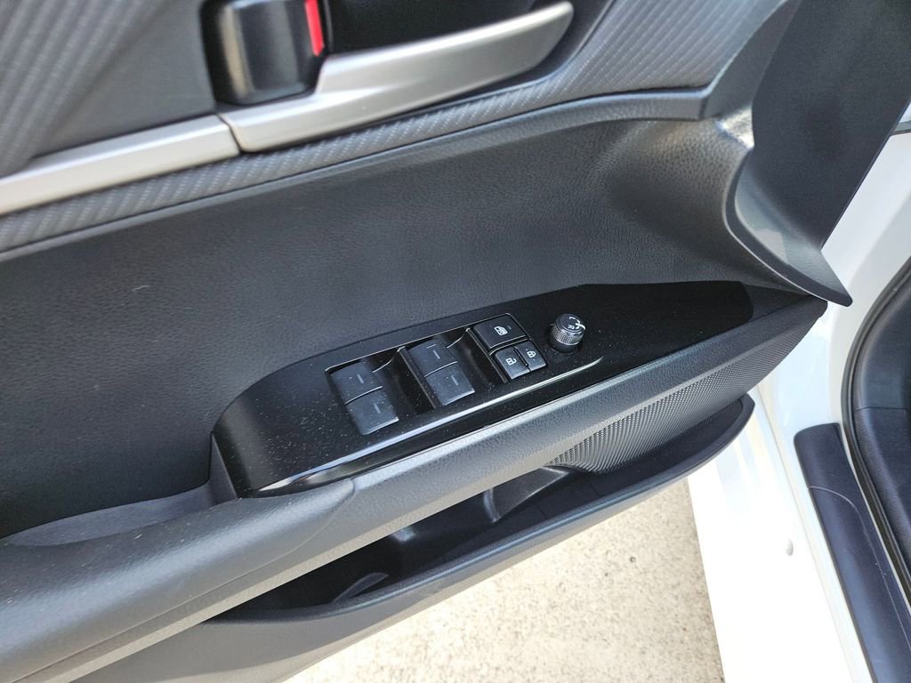 Used 2025 Toyota Camry SE image 15