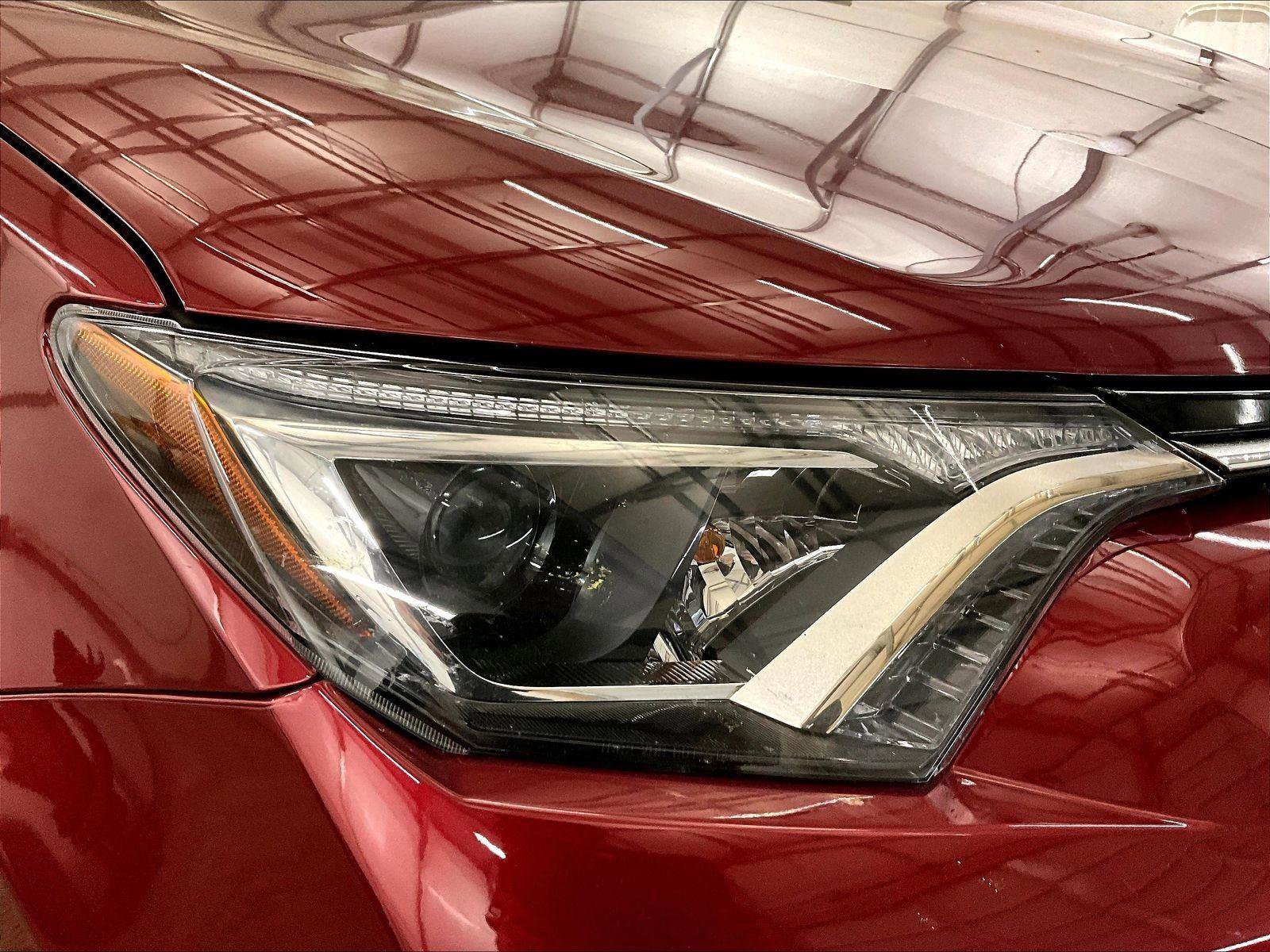 Used 2018 Toyota RAV4 LE FWD image 27