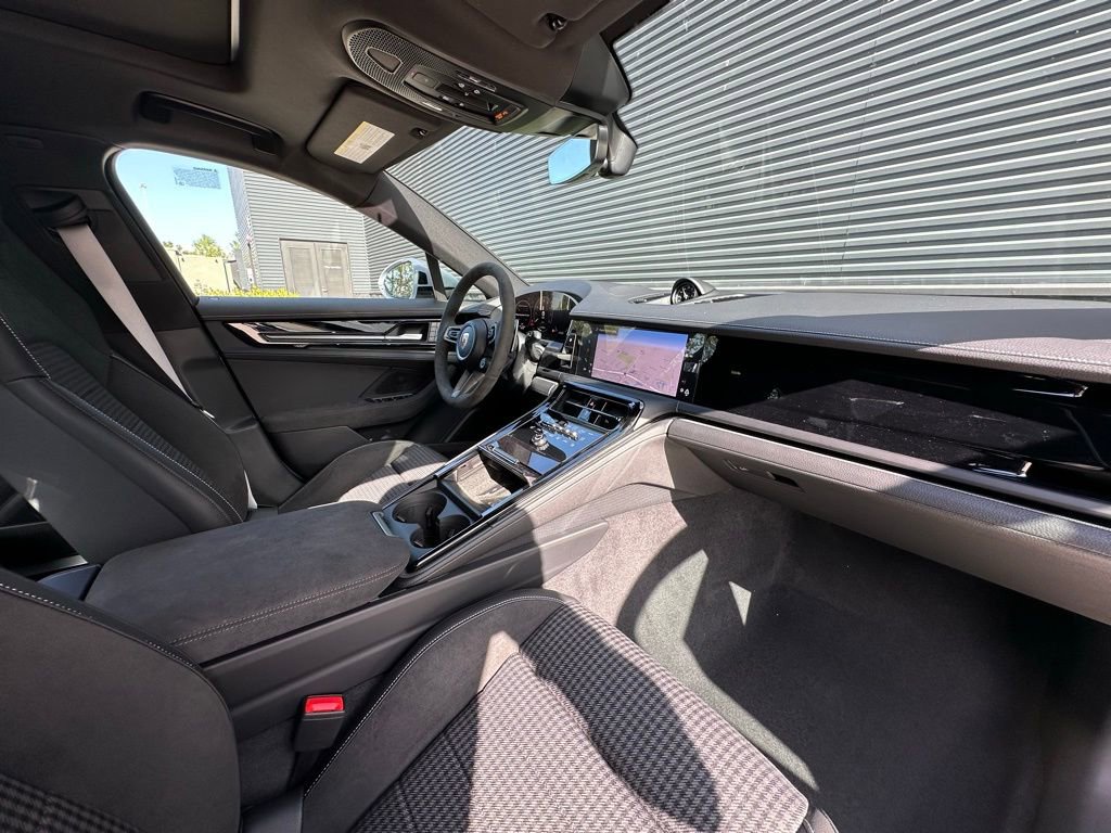 Used 2025 Porsche Panamera 4 image 37