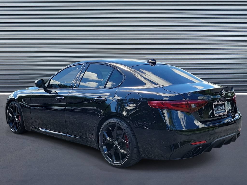 Used 2020 Alfa Romeo Giulia w/ Quick Order Package 22K Sport RWD image 4