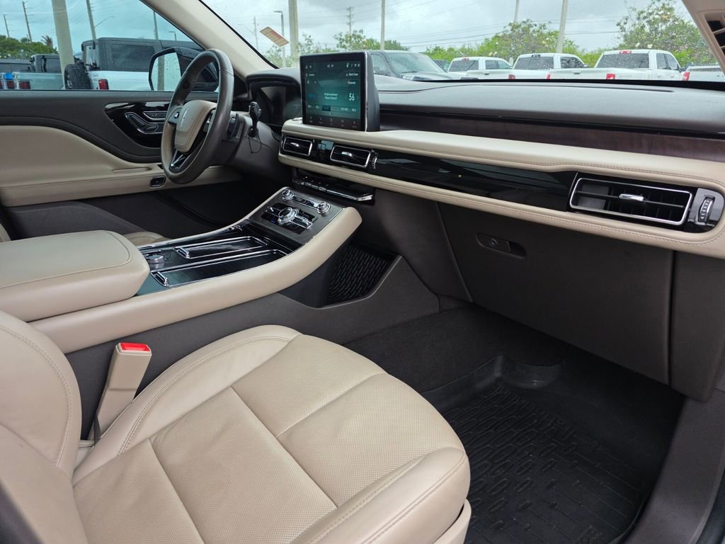 Used 2022 Lincoln Aviator Reserve w/ Equipment Group 201A AWD/4WD image 9