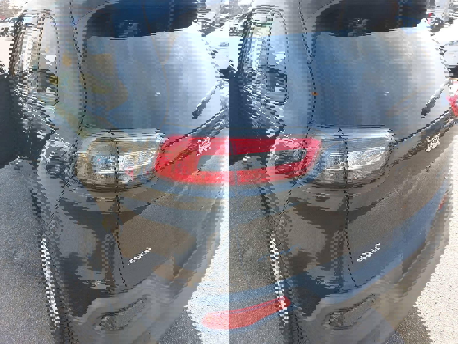 Used 2016 Jeep Cherokee Sport image 34