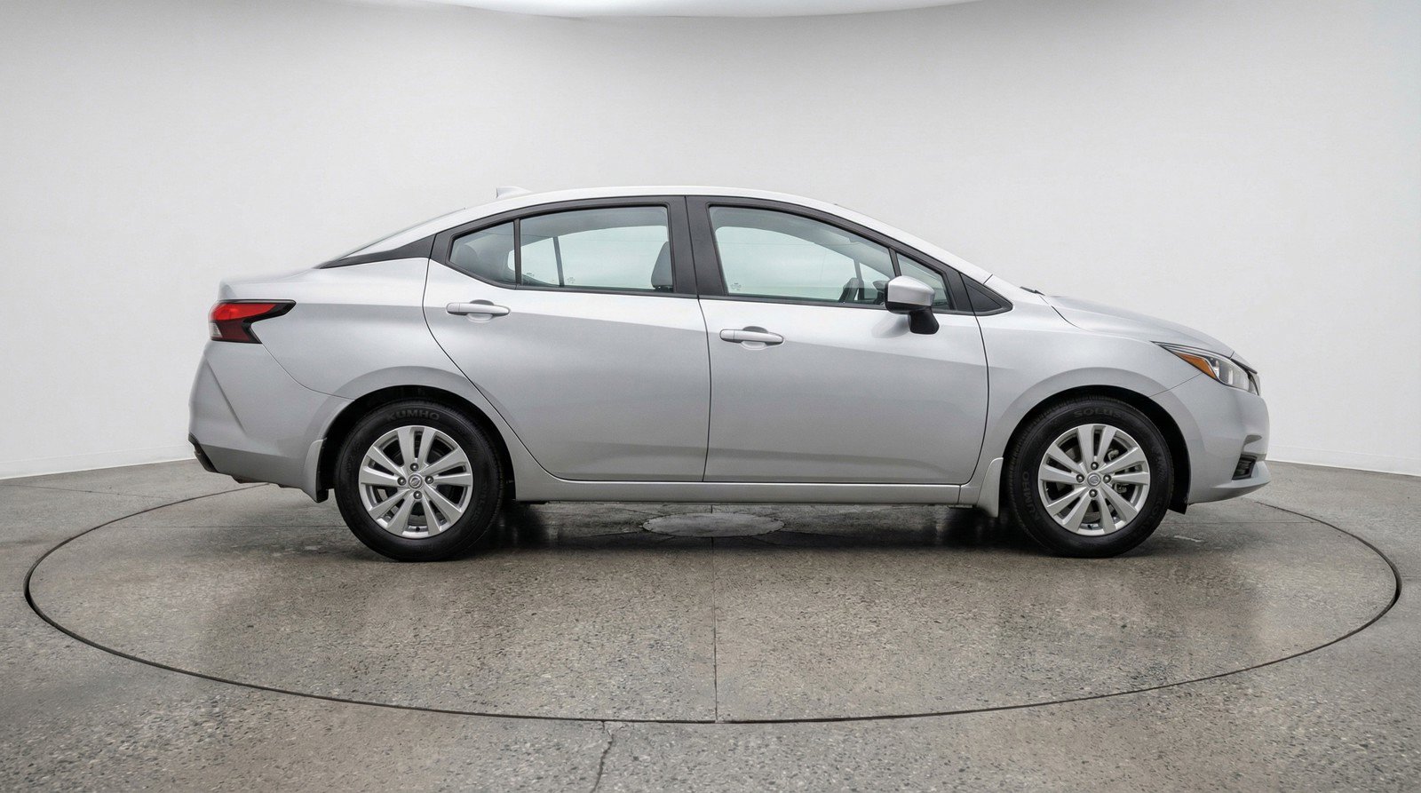 Used 2025 Nissan Versa SV FWD image 11