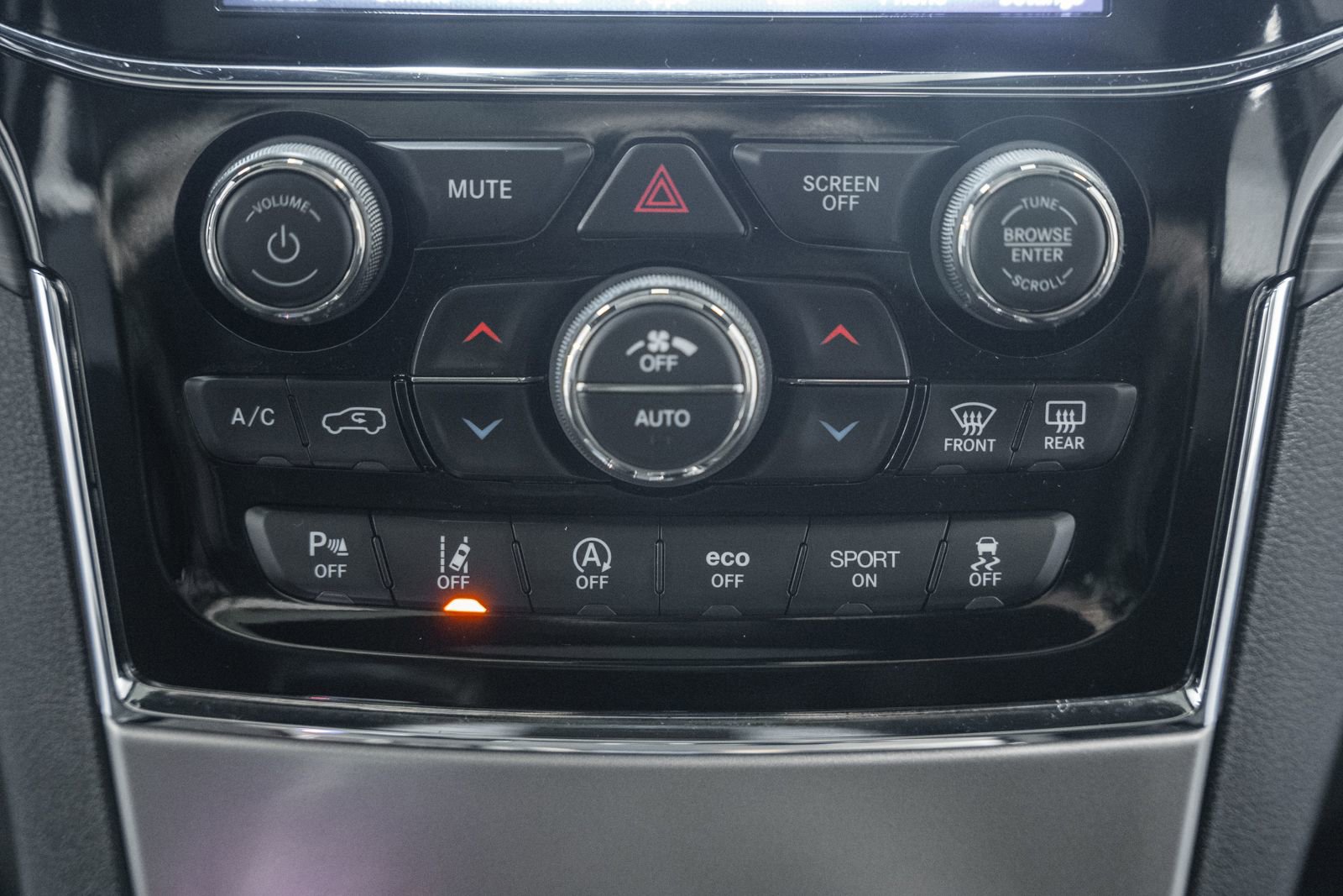 Used 2020 Jeep Grand Cherokee Altitude AWD/4WD image 24