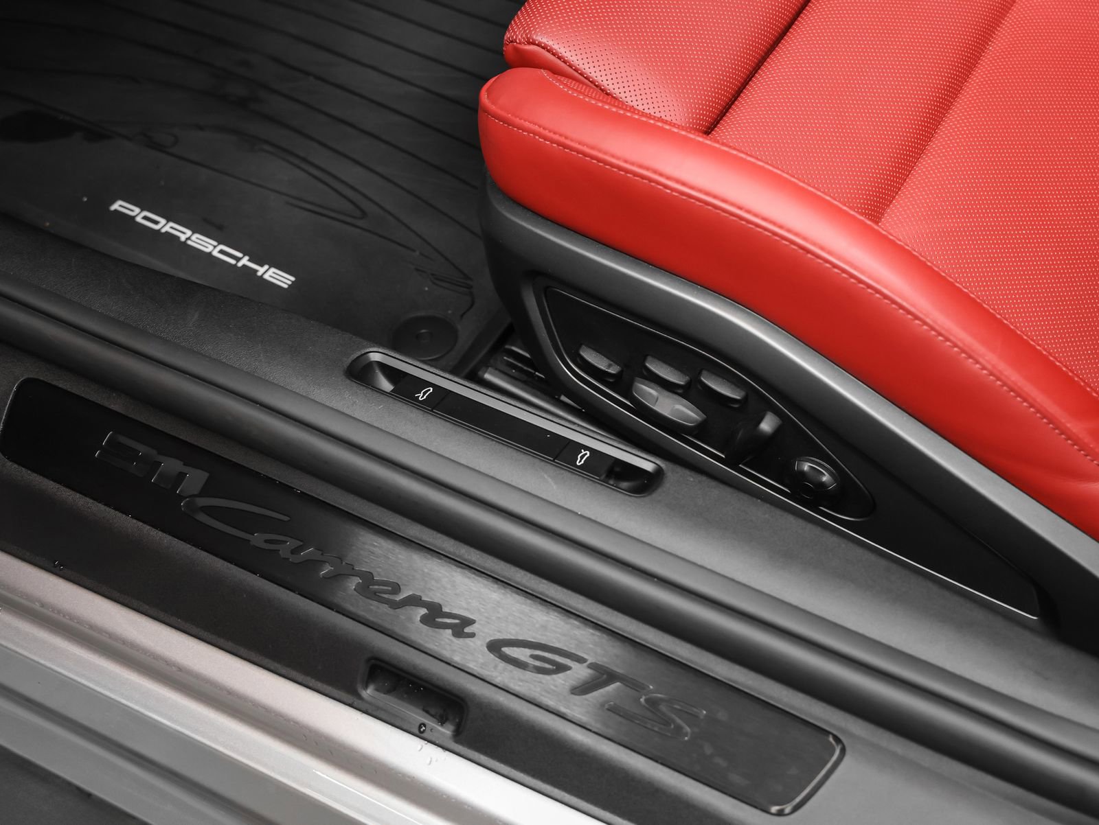 Certified 2024 Porsche 911 Carrera GTS RWD image 30