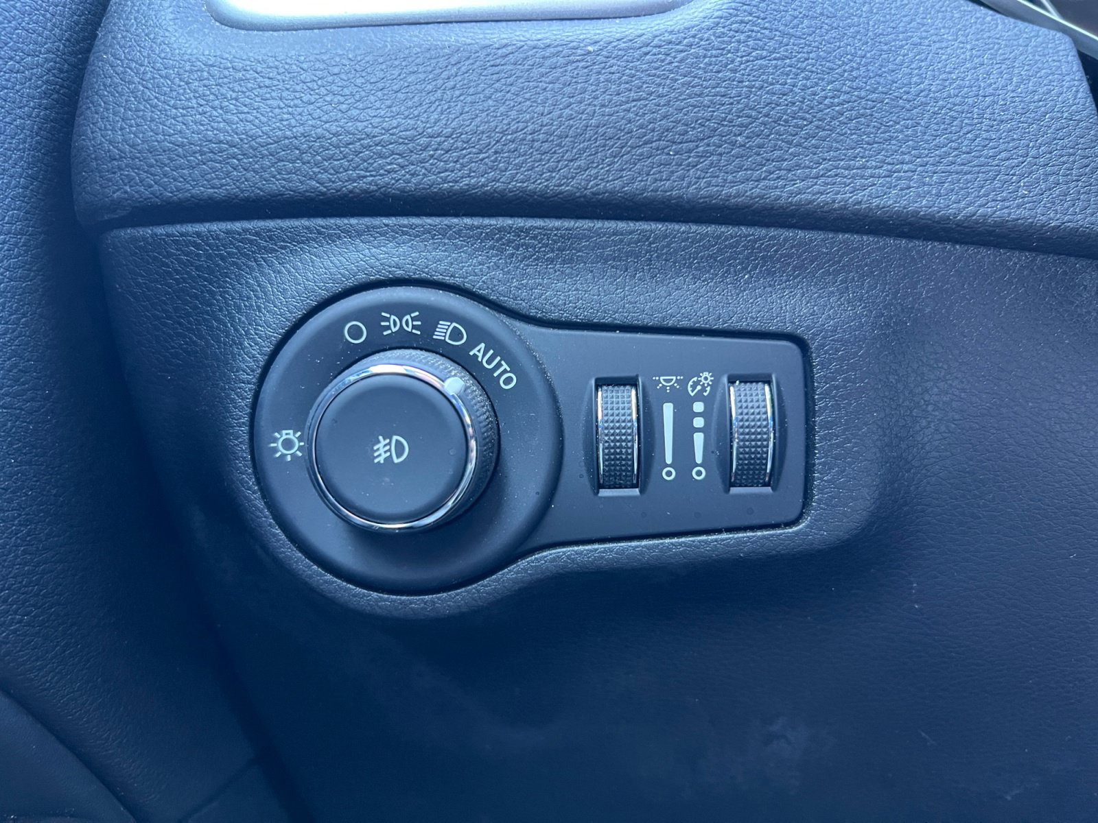 Used 2020 Jeep Compass Latitude FWD image 29