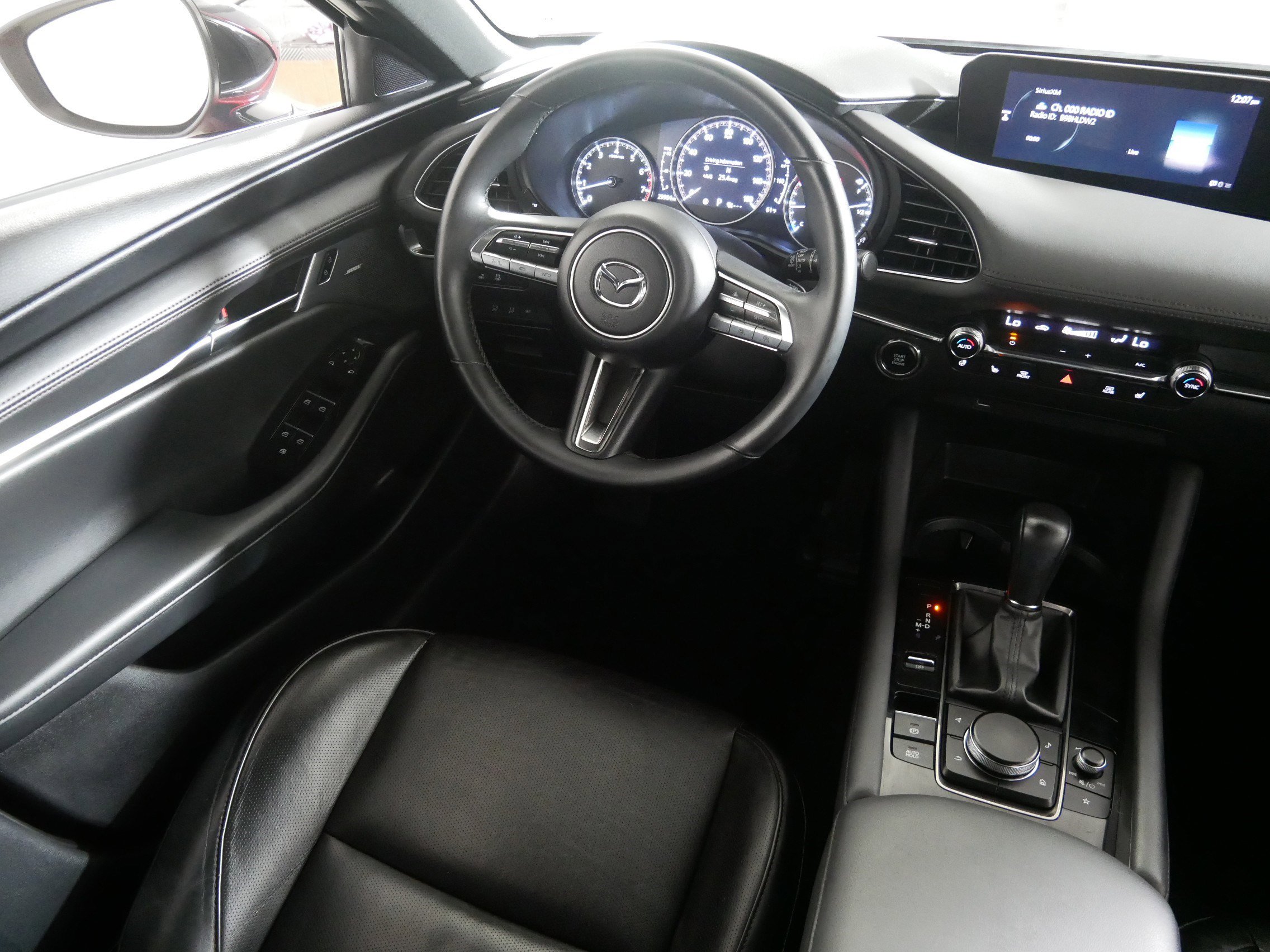 Used 2021 MAZDA MAZDA3 Hatchback w/Premium Plus Pkg image 9