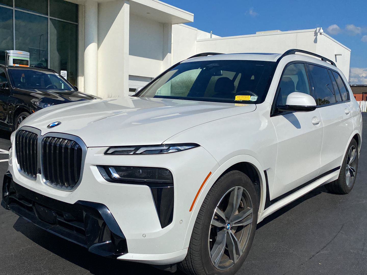 Used 2024 BMW X7 xDrive40i w/ M Sport Package AWD/4WD image 11