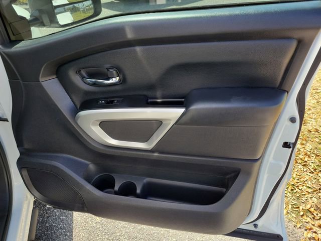Used 2024 Nissan Titan SV w/ SV Convenience Package image 32