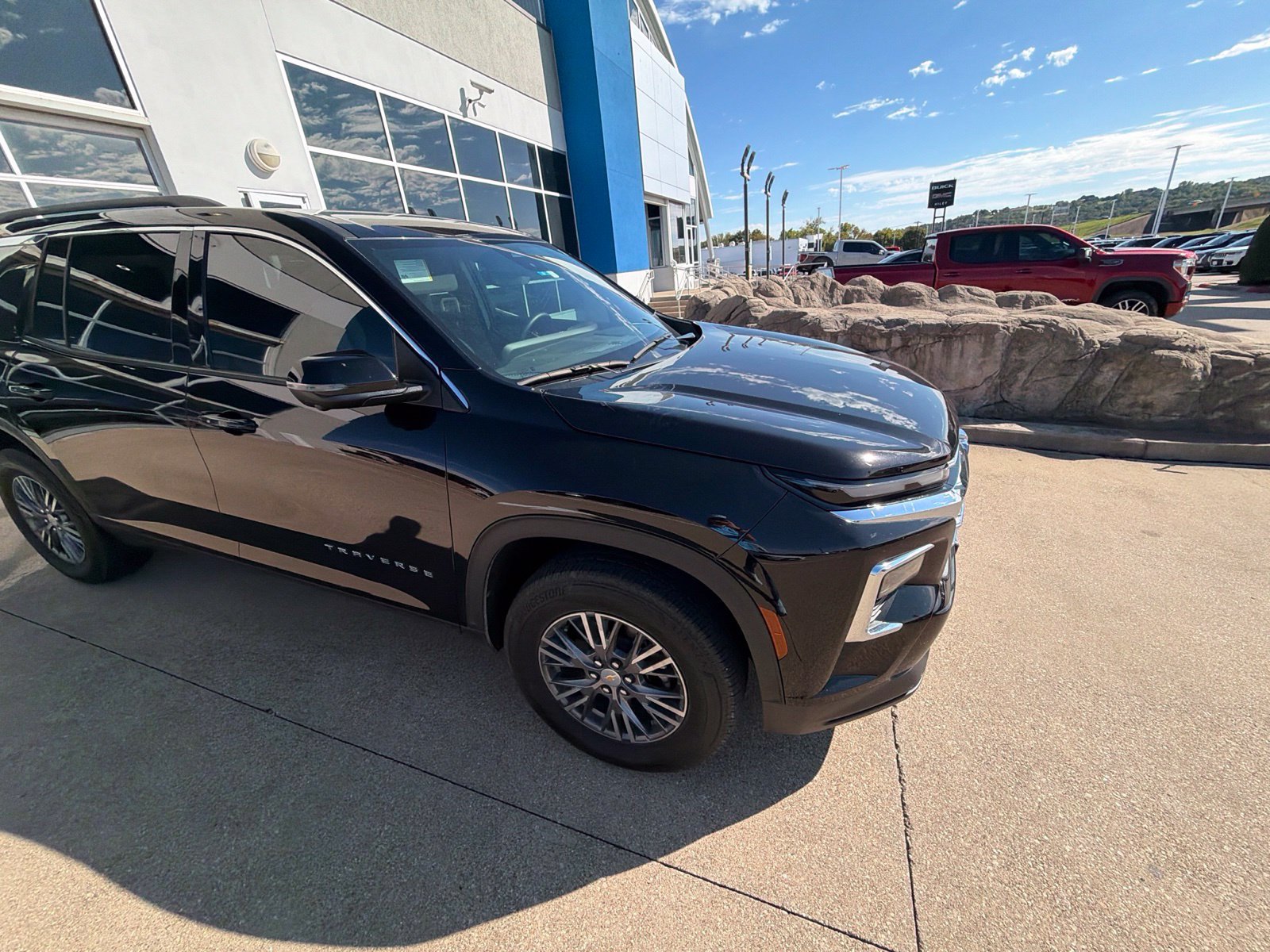 Used 2026 Chevrolet Traverse LT w/ Driver Confidence Package FWD image 14