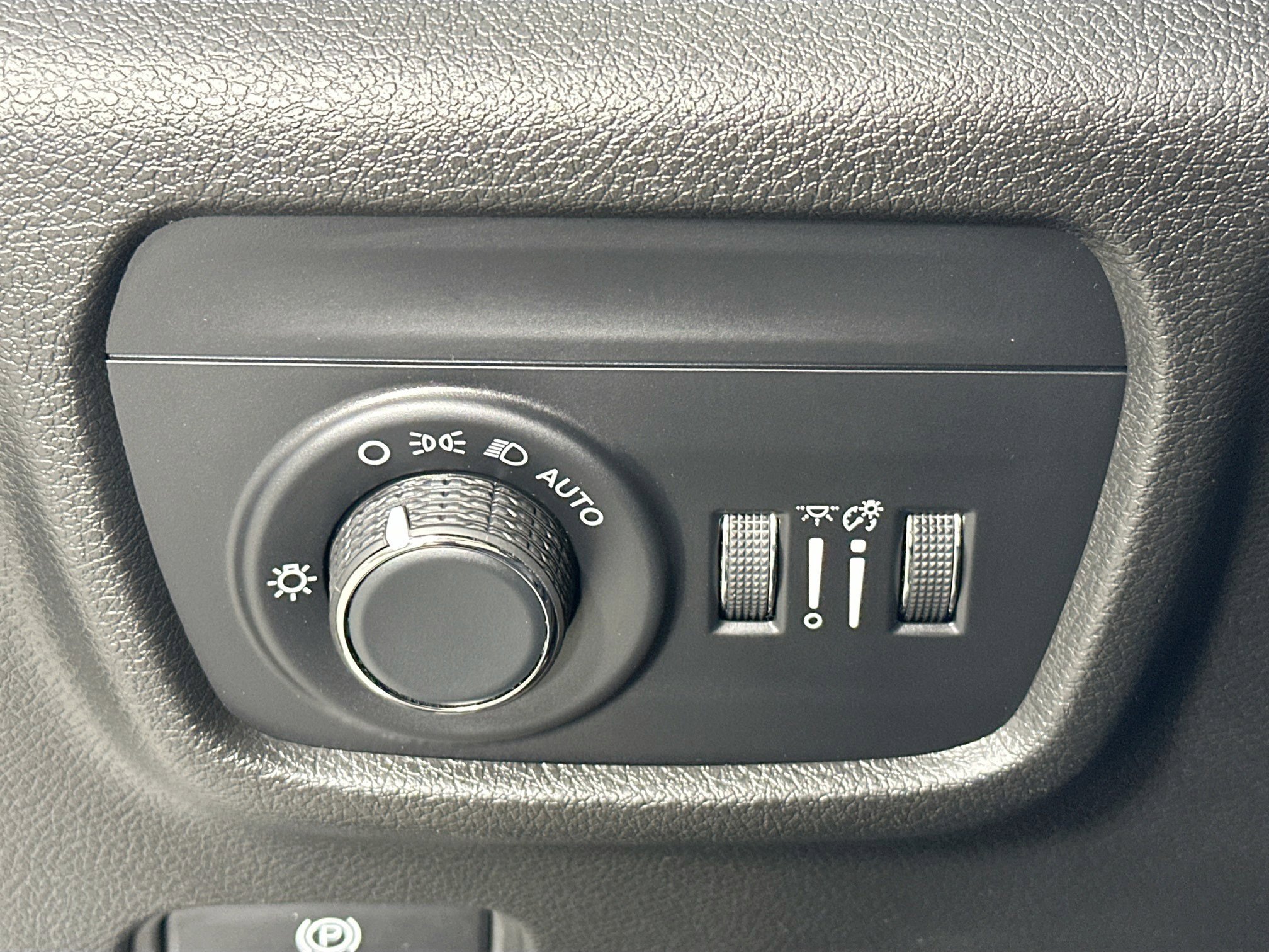Used 2024 Jeep Grand Cherokee Laredo X image 10
