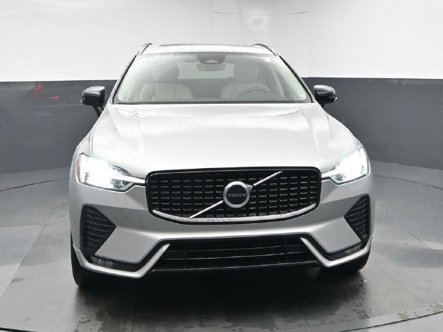 Used 2024 Volvo XC60 B5 Core AWD/4WD image 2