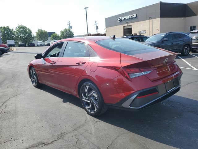 Certified 2025 Hyundai Elantra SEL FWD image 3