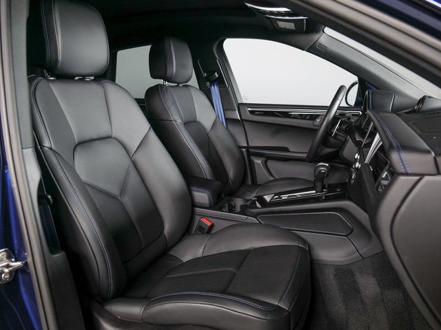 Certified 2026 Porsche Macan AWD/4WD image 11
