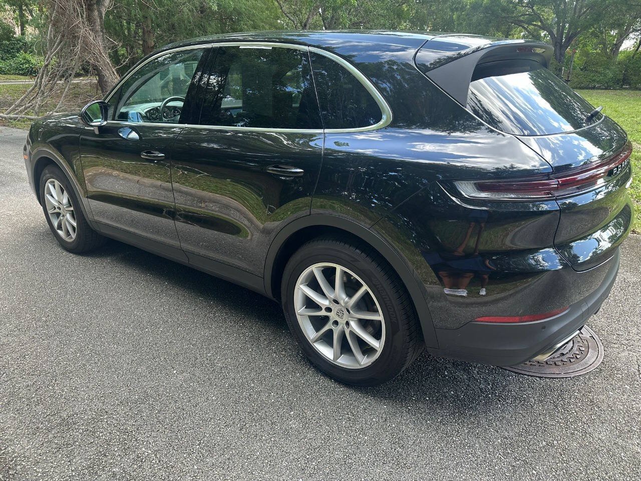 Used 2024 Porsche Cayenne AWD/4WD image 5