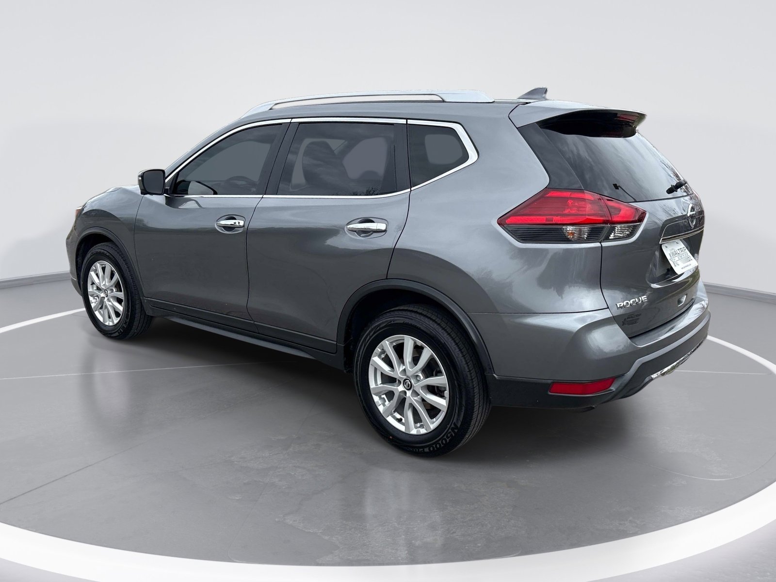 Used 2017 Nissan Rogue SV w/ SV Premium Package image 6
