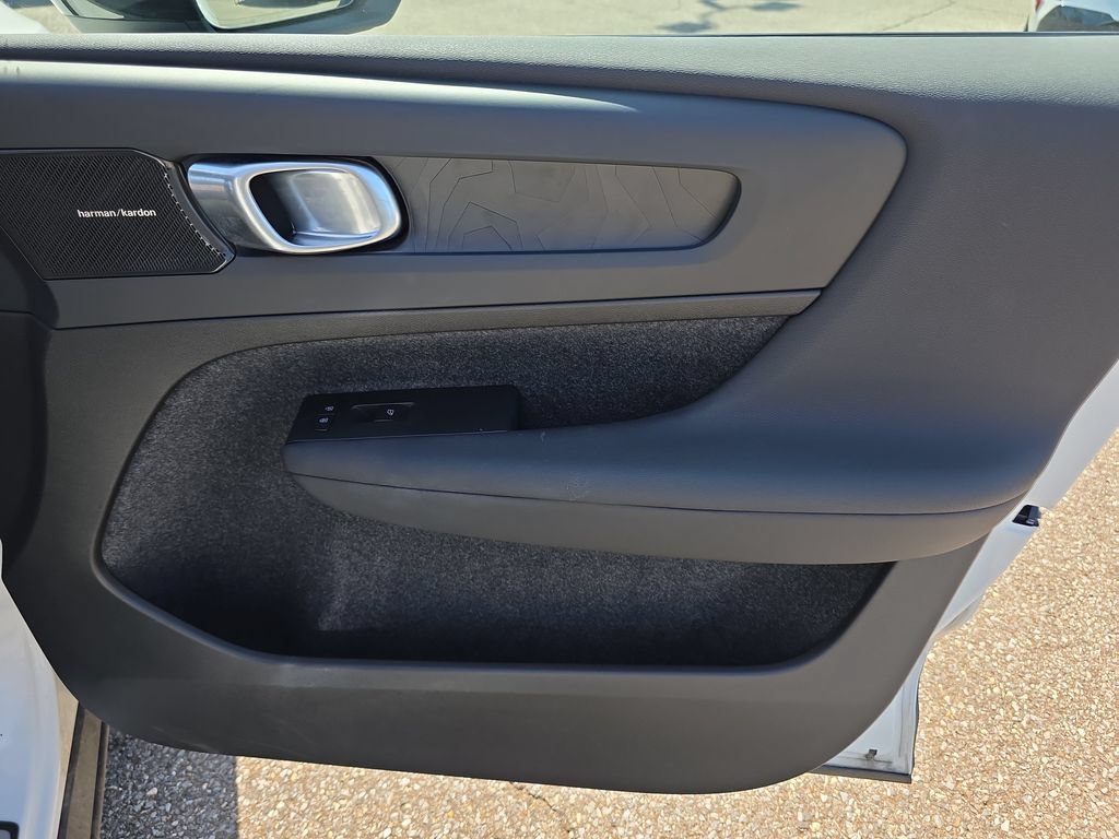 Used 2023 Volvo C40 P8 Recharge Ultimate AWD/4WD image 11