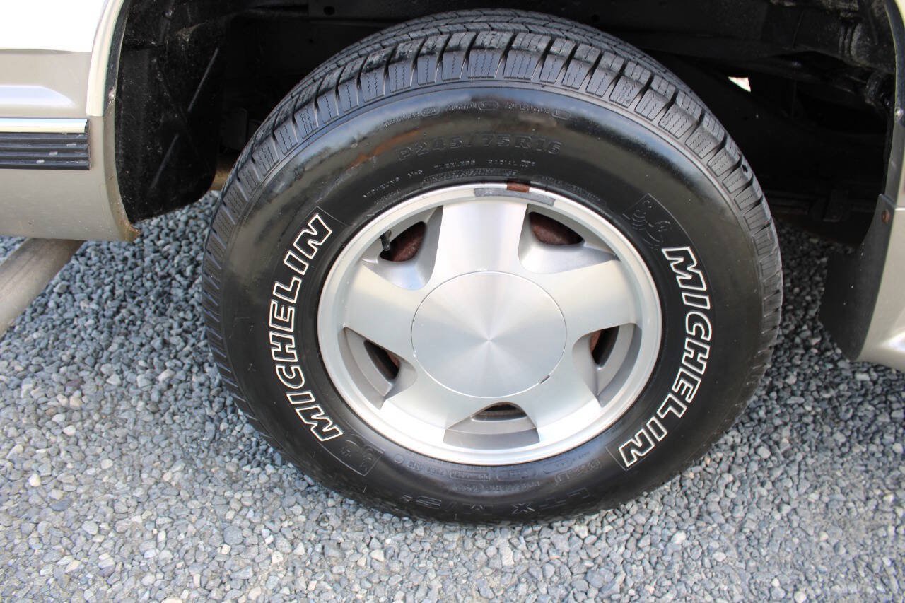Used 1999 GMC Suburban 4WD w/ Marketing Opt Pkg 3 image 37