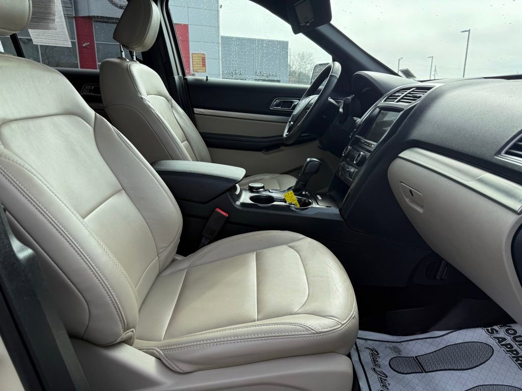 Used 2018 Ford Explorer XLT w/ Equipment Group 202A image 22