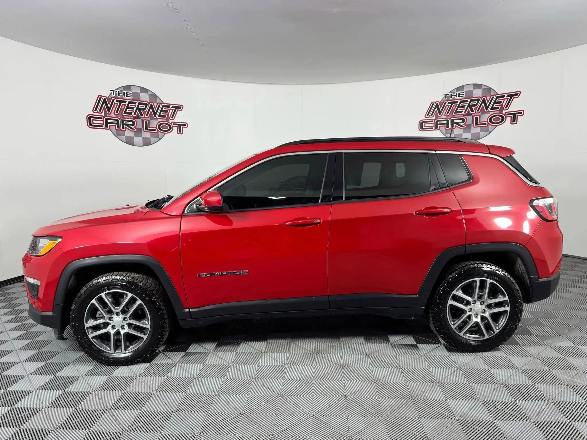 Used 2019 Jeep Compass Latitude w/ Popular Equipment Group FWD image 4