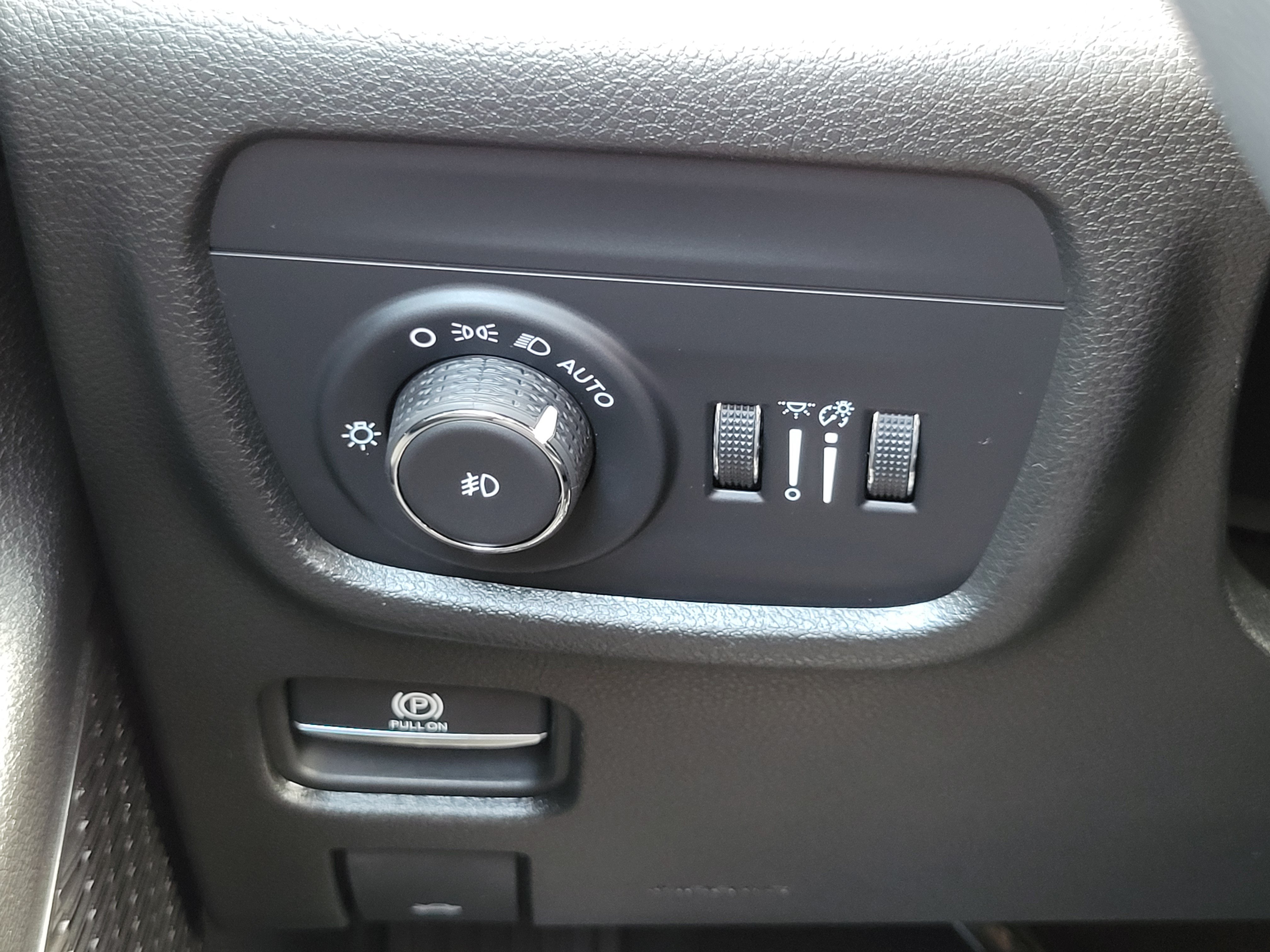 Used 2024 Jeep Grand Cherokee L Limited w/ Black Appearance Package AWD/4WD image 12
